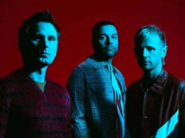 Matthew Bellamy ha rivelato che i Muse starebbero «cercando di costruire un’astronave» per il loro prossimo tour nel Regno Unito e in Europa