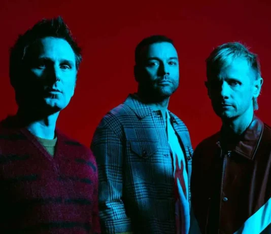 Matthew Bellamy ha rivelato che i Muse starebbero «cercando di costruire un’astronave» per il loro prossimo tour nel Regno Unito e in Europa