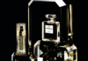 Chanel trasforma 1957 in un Extrait più dark: il profumo portafortuna diventa ancora più prezioso