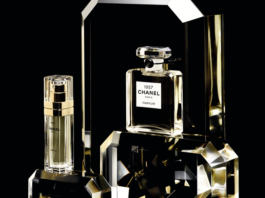 Chanel trasforma 1957 in un Extrait più dark: il profumo portafortuna diventa ancora più prezioso