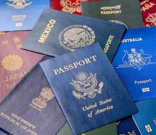 L’estetica c’entra ben poco: che significato hanno i colori dei passaporti? Passaporti Colori - Photo Credits Travel + Leisure Italia