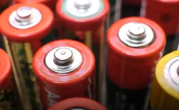 Mettere le pile nel frigo le fa durare di più? Ecco cosa dice davvero la scienza Pile Frigo - MisterGadget