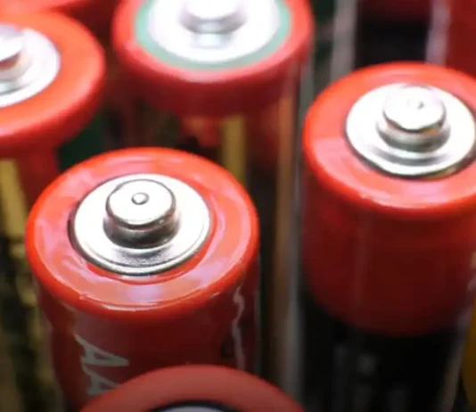 Mettere le pile nel frigo le fa durare di più? Ecco cosa dice davvero la scienza Pile Frigo - MisterGadget