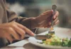 Perché in Spagna si cena quando in Italia si va a dormire? La colpa è tutta di Francisco Franco Spagna Cena - Photo Credits Microbiologia Italia