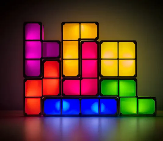 Dall’Unione Sovietica fino alla Nintendo: la folle storia dietro al successo mondiale di Tetris Tetris - Photo Credits Sortiraparis