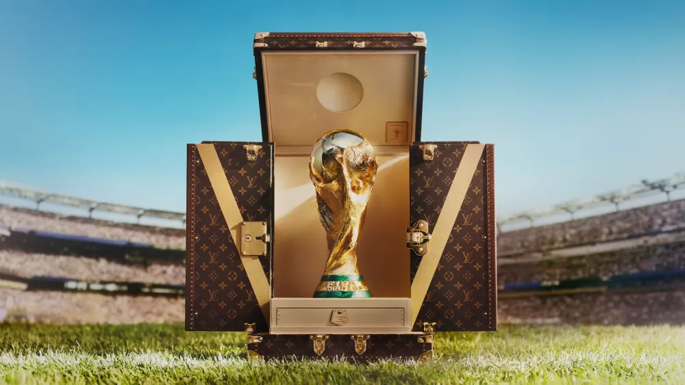 louis vuitton firma il trofeo dei mondiali 2026 quando il calcio incontra l8217alta moda nasce il vero lusso da Metropolitanmagazine.it louis vuitton firma il trofeo dei mondiali 2026 quando il calcio incontra l8217alta moda nasce il vero lusso