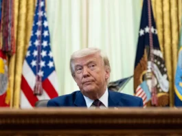 Trump “sorpreso” di vedere così tanti iraniani piangere al funerale di Khamenei: “Sono tutti lì. Un solo colpo e potremmo eliminarli”