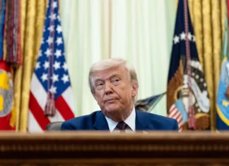 Trump “sorpreso” di vedere così tanti iraniani piangere al funerale di Khamenei: “Sono tutti lì. Un solo colpo e potremmo eliminarli”