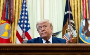 Trump “sorpreso” di vedere così tanti iraniani piangere al funerale di Khamenei: “Sono tutti lì. Un solo colpo e potremmo eliminarli”