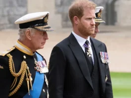 Re Carlo III ha incontrato i nipoti Archie e Lilibet: prove di pace con Harry (ma William non c’è)