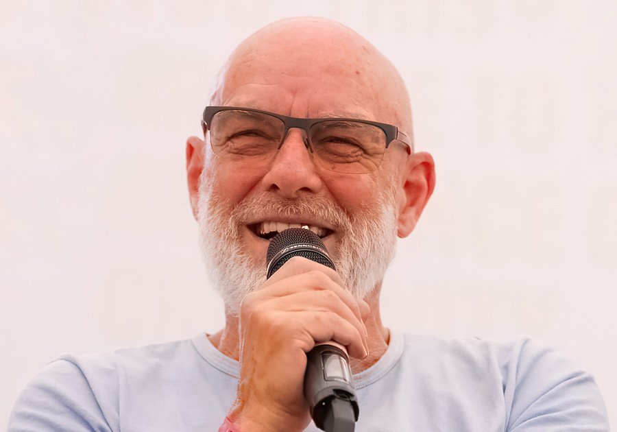 la richiesta di brian eno e un gruppo di milionari al nuovo premier uk andy burnham aumentate le tasse per i pi249 ricchi da Metropolitanmagazine.it la richiesta di brian eno e un gruppo di milionari al nuovo premier uk andy burnham aumentate le tasse per i pi249 ricchi