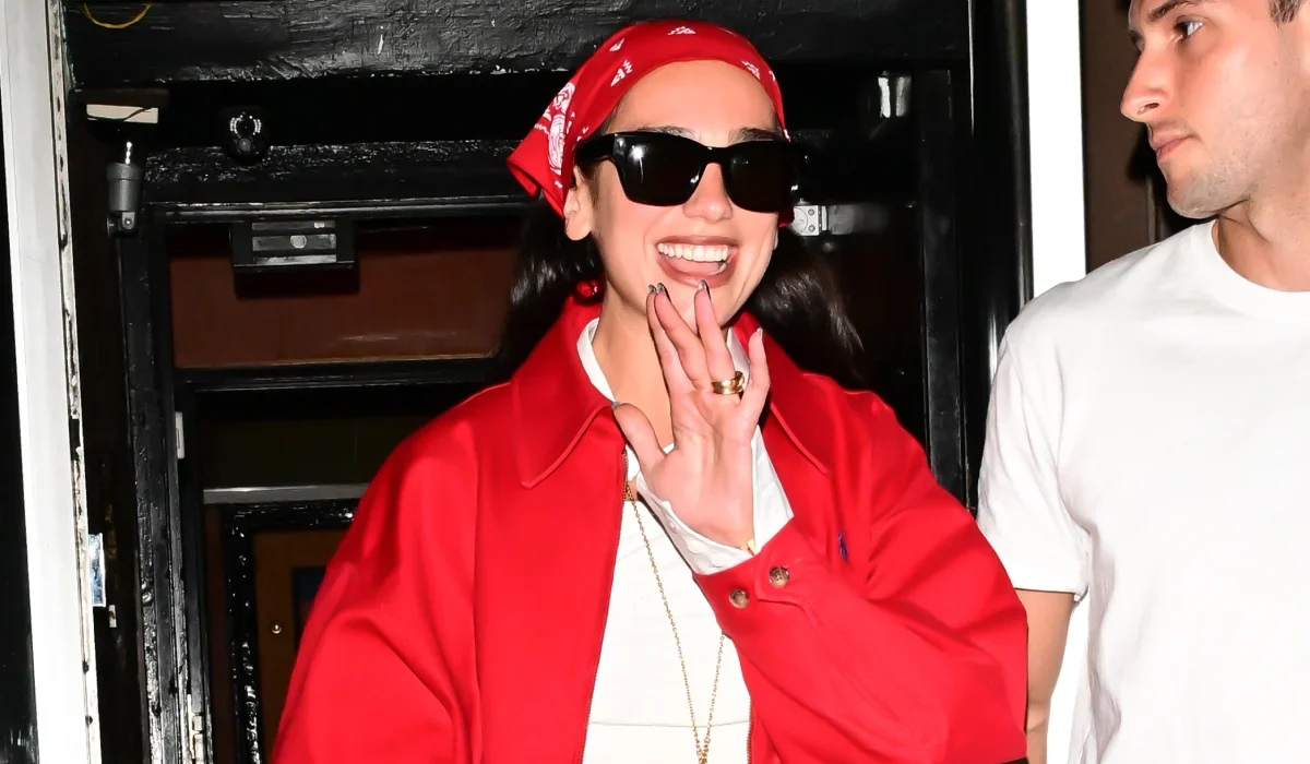 anche quest8217anno la bandana 232 l8217accessorio giusto e lo dice dua lipa da Metropolitanmagazine.it anche quest8217anno la bandana 232 l8217accessorio giusto e lo dice dua lipa