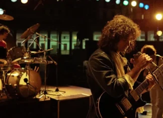 ‘Je so’ pazzo’: il trailer del film su Pino Daniele. Massimo Caiazzo interpreta il grande cantautore