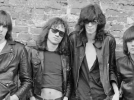 Billie Joe Armstrong, Travis Barker e molti altri si esibiranno per celebrare il 50° anniversario del debutto dei Ramones