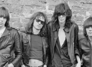 Billie Joe Armstrong, Travis Barker e molti altri si esibiranno per celebrare il 50° anniversario del debutto dei Ramones