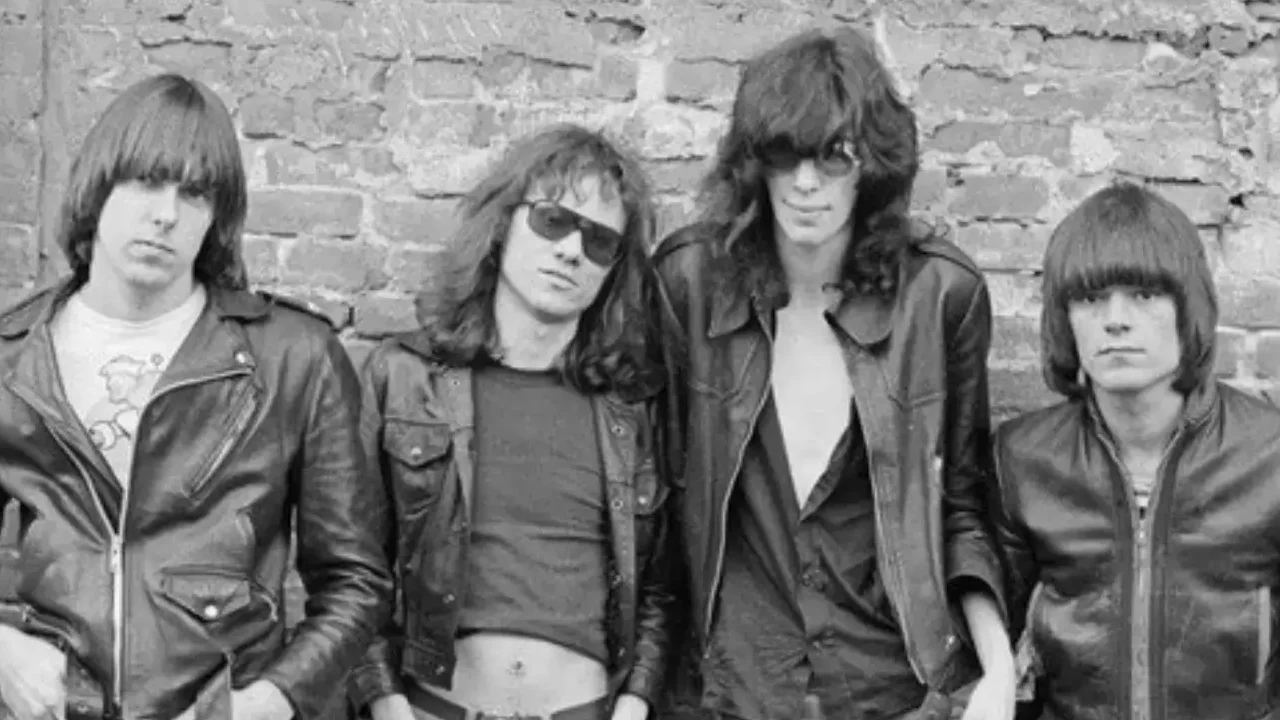 billie joe armstrong travis barker e molti altri si esibiranno per celebrare il 50176 anniversario del debutto dei ramones da Metropolitanmagazine.it billie joe armstrong travis barker e molti altri si esibiranno per celebrare il 50176 anniversario del debutto dei ramones