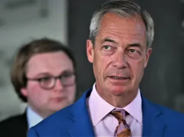 Nigel Farage si dimetterà da parlamentare, ma si ricandiderà per il posto lasciato vacante da lui stesso