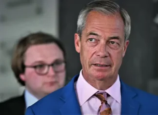 Nigel Farage si dimetterà da parlamentare, ma si ricandiderà per il posto lasciato vacante da lui stesso