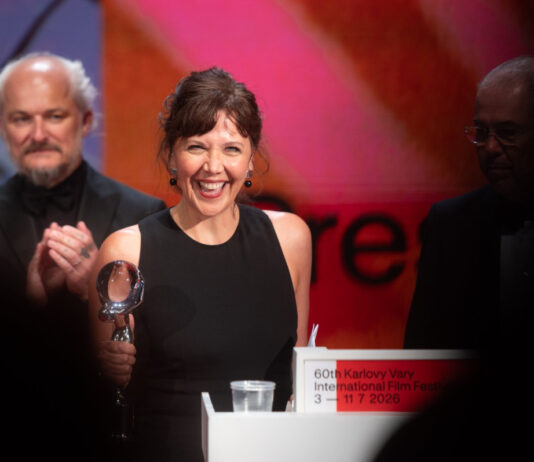 Maggie Gyllenhaal: da madrina di Venezia 83 alla vittoria del President’s Award a Karlovy Vary. “Combattere gli stereotipi sulle donne è il mio obiettivo”