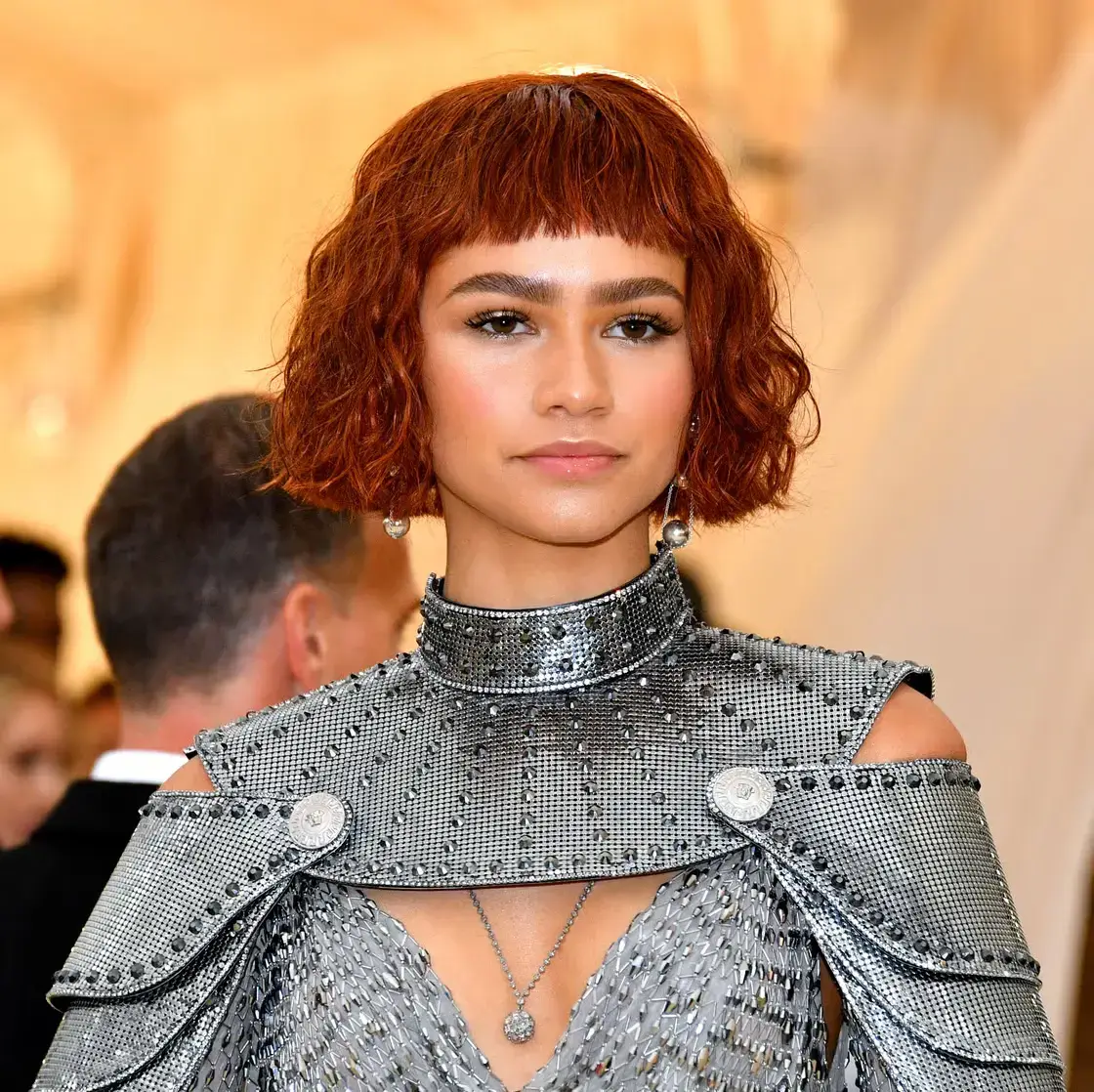 le micro bangs sono ufficialmente tornate e s236 potrebbero convincerti a tradire la frangia a tendina da Metropolitanmagazine.it le micro bangs sono ufficialmente tornate e s236 potrebbero convincerti a tradire la frangia a tendina