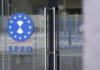 La Procura europea ha effettuato perquisizioni all’ex gruppo di estrema destra per appropriazione indebita di fondi dell’UE