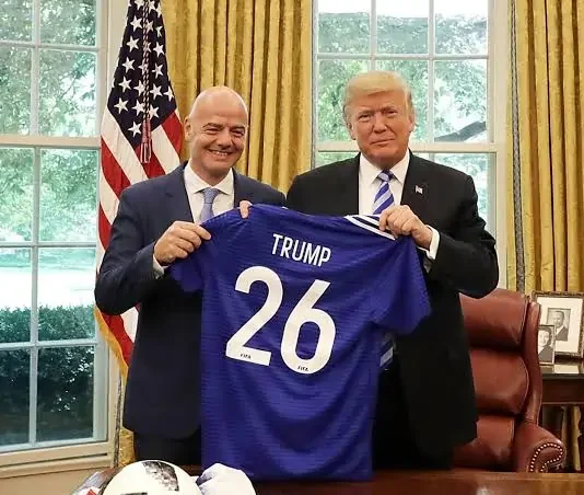 La telefonata di Trump a Gianni Infantino della FIFA (in merito alla sospensione di Balogun) diventa un caso politico