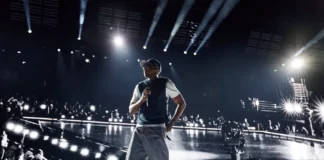 Il terzo concerto di Jay Z a New York è iniziato con quattro ore di ritardo per un’irruzione abusiva dei fan allo Yankee Stadium Il terzo concerto di Jay Z a New York è iniziato con quattro ore di ritardo per un'irruzione abusiva dei fan allo Yankee Stadium