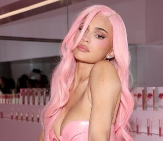Kylie Jenner lancia Mood Stone: tre nuovi profumi, tre personalità e flaconi che sembrano pietre preziose