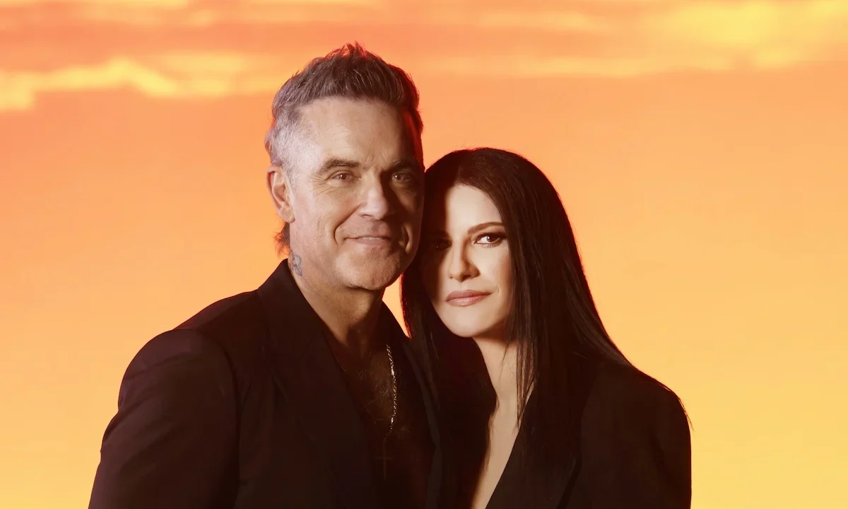 la gioia di laura pausini si esibir224 con robbie williams e nicole scherzinger alla finale dei mondiali da Metropolitanmagazine.it la gioia di laura pausini si esibir224 con robbie williams e nicole scherzinger alla finale dei mondiali