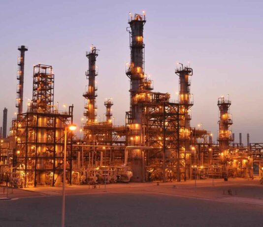 Brucia il sito petrolifero saudita di Abqaiq (il più grande impianto di stabilizzazione e trattamento del petrolio greggio al mondo)