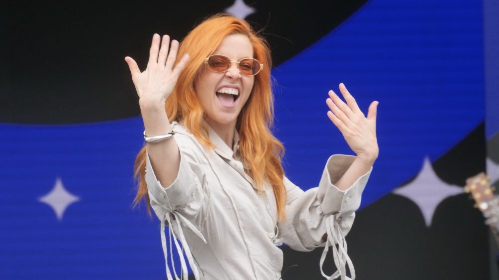 noemi 232 caduta dal palco durante un concerto in abruzzo quattro settimane di stop per la cantante da Metropolitanmagazine.it noemi 232 caduta dal palco durante un concerto in abruzzo quattro settimane di stop per la cantante
