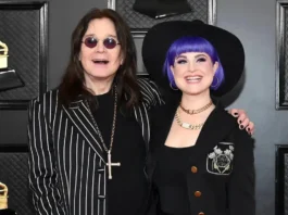 Kelly Osbourne ricorda il padre Ozzy a un anno dalla morte: “Un dolore infinito” Kelly Osbourne il ricordo di Ozzy