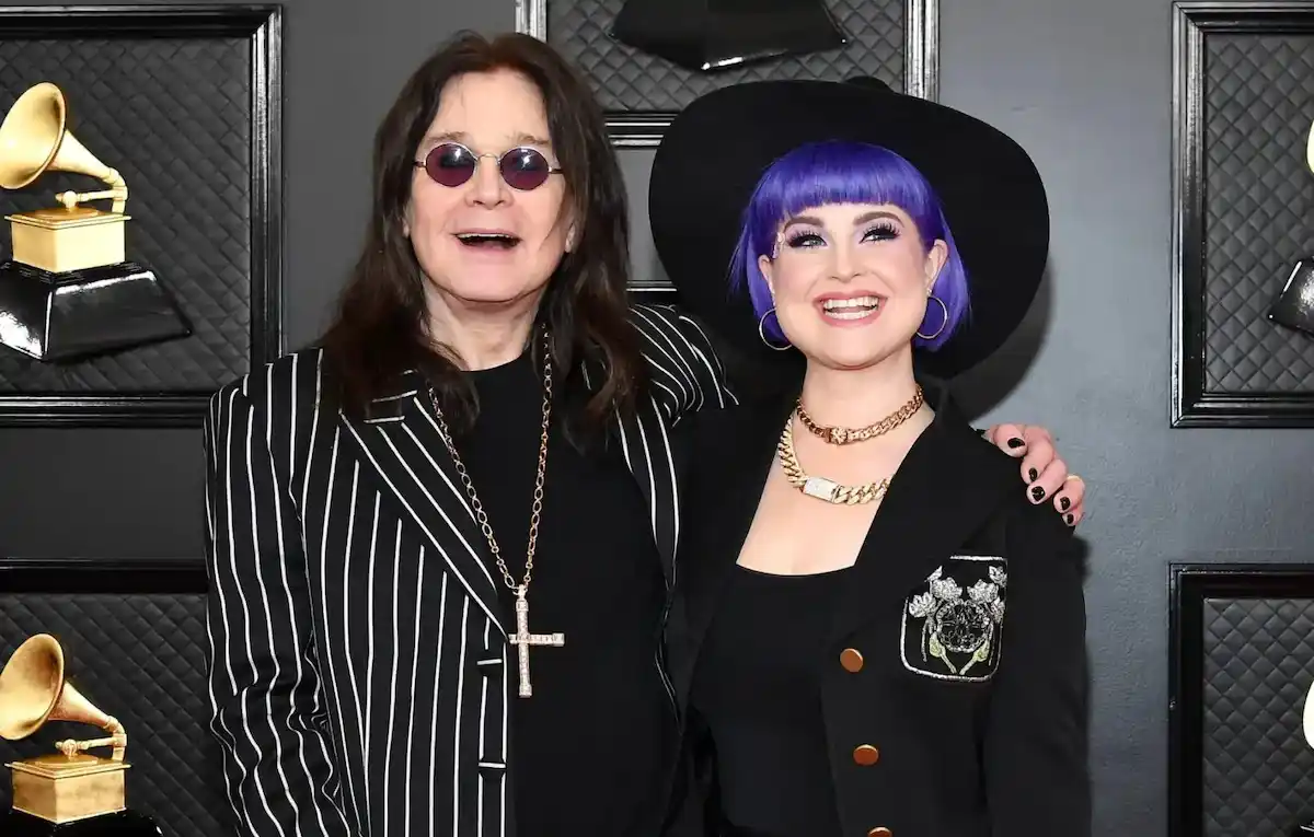 kelly osbourne ricorda il padre ozzy a un anno dalla morte un dolore infinito da Metropolitanmagazine.it kelly osbourne ricorda il padre ozzy a un anno dalla morte un dolore infinito