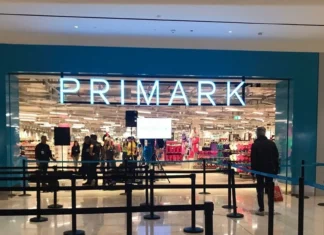 Perché Primark sta riducendo i prezzi?
