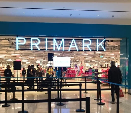 Perché Primark sta riducendo i prezzi?