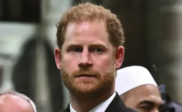 Ancora scaramucce tra il Principe Harry e Re Carlo III: l’invito a Buckingham Palace (poi ritirato) e la reazione dei Sussex