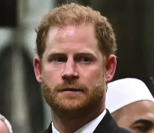 Ancora scaramucce tra il Principe Harry e Re Carlo III: l’invito a Buckingham Palace (poi ritirato) e la reazione dei Sussex