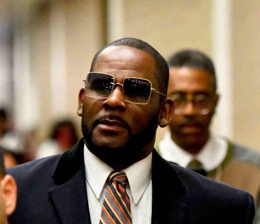 R Kelly ha chiesto a Trump di commutare la sua condanna: “Lui sa cosa vuol dire essere vittima di accuse” R Kelly ha chiesto a Trump di commutare la sua pena