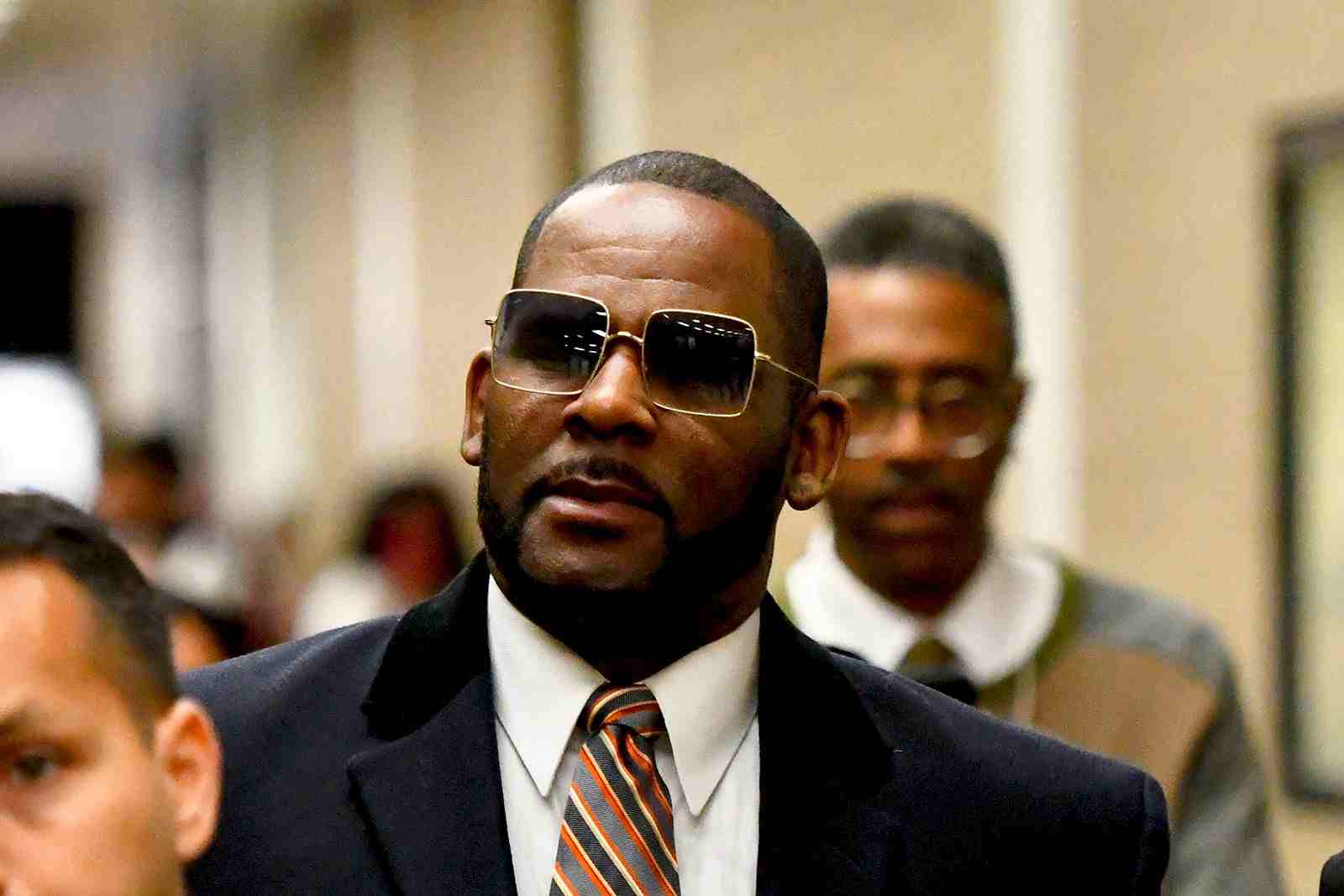r kelly ha chiesto a trump di commutare la sua condanna lui sa cosa vuol dire essere vittima di accuse da Metropolitanmagazine.it r kelly ha chiesto a trump di commutare la sua condanna lui sa cosa vuol dire essere vittima di accuse