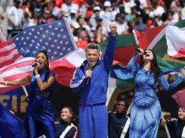 Robbie Williams ha risposto alla accuse sulla presenza di cocaina sul viso alla finale della Coppa Del Mondo Robbie Williams ha risposto alla accuse sulla presenza di cocaina sul viso alla finale della Coppa Del Mondo