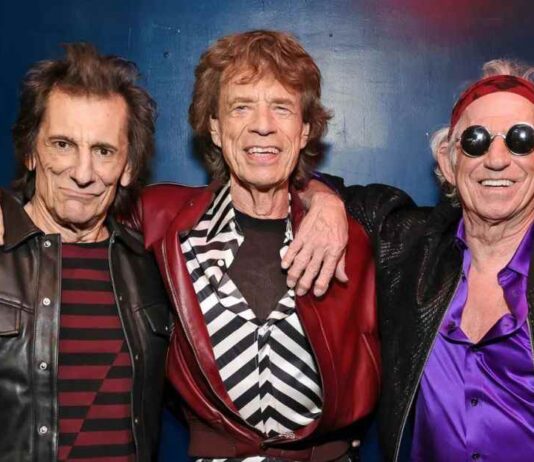 I Rolling Stones celebrano l’uscita del nuovo album con uno spettacolo di droni nel cielo di Londra I Rolling Stones celebrano l'uscita del nuovo album con uno spettacolo di droni nel cielo di Londra