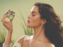 Rare Beauty lancia Rare Beginnings: il nuovo profumo di Selena Gomez sa di fresh start, pera e marshmallow