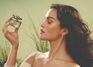 Rare Beauty lancia Rare Beginnings: il nuovo profumo di Selena Gomez sa di fresh start, pera e marshmallow