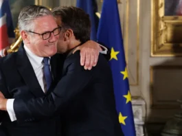 Keir Starmer è stato insignito della Légion d’Honneur francese: è il primo premier britannico a ricevere l’onoreficenza