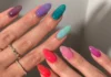 Le Skittle nails sono le unghie arcobaleno che stanno conquistando l’estate 2026